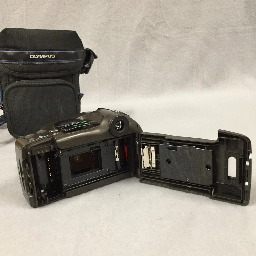 Olympus Infinity SuperZoom 330 35mm Film Camera 38-105mm Lens with Case Japan
